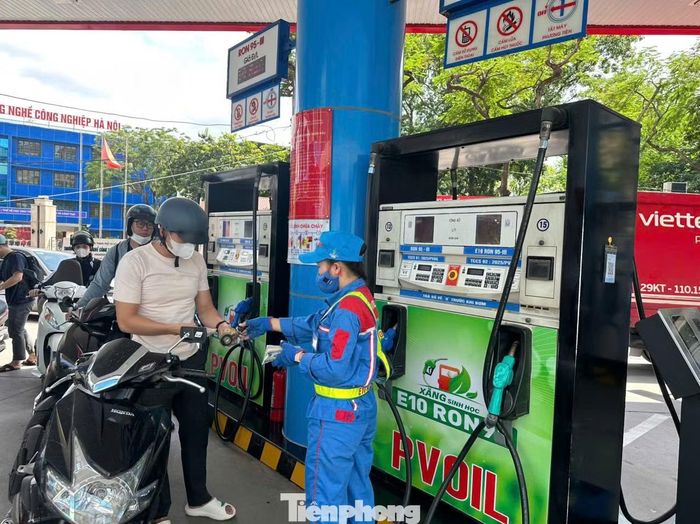 Kết quả kinh doanh tích cực, song doanh nghiệp đầu mối xăng dầu vẫn chịu áp lực lớn về dòng tiền.