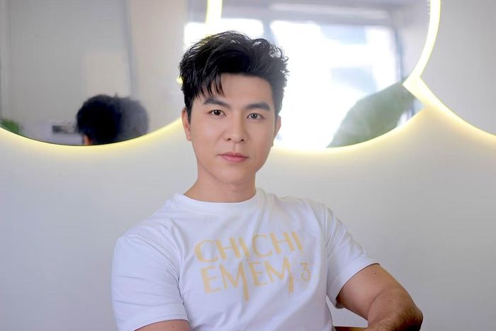 Steven Nguyễn cho biết anh vui nhưng ngại khi được gọi là “diễn viên nghìn tỷ”. Nam diễn viên tự nhận may mắn, còn phải học hỏi và hoàn thiện khả năng diễn xuất.