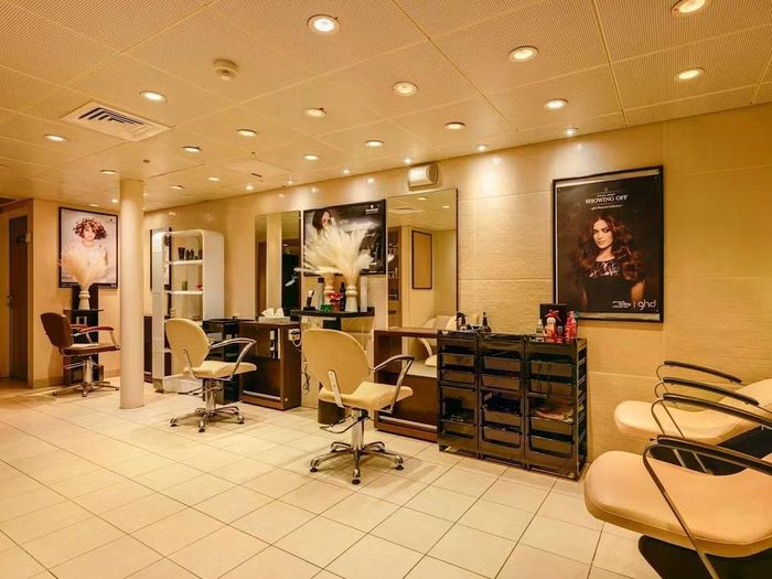 Trên boong số 3 có một khu spa được trang bị phòng xông hơi khô và phòng xông hơi ướt. Tại spa trên siêu du thuyền có thợ làm tóc và khu làm móng riêng ngay trong khuôn viên.