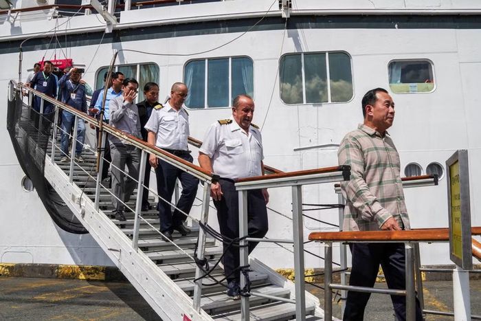Ngày 27/10, MV Odyssey đột ngột thông báo dừng hoạt động tại cảng Sihanoukville, Campuchia, khiến hơn 200 hành khách (chủ yếu là người Mỹ) và 156 thành viên thủy thủ đoàn lâm vào cảnh bơ vơ. Ảnh: Reuters