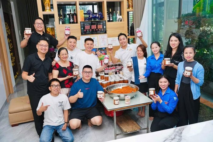 Trong hai ngày 29 - 30/10/2026, các nhà sáng tạo nội dung số trong và ngoài tỉnh đã tham gia hành trình trải nghiệm, khám phá các sản phẩm đặc sản, làng nghề truyền thống và những điểm đến du lịch tiêu biểu của Hà Tĩnh.