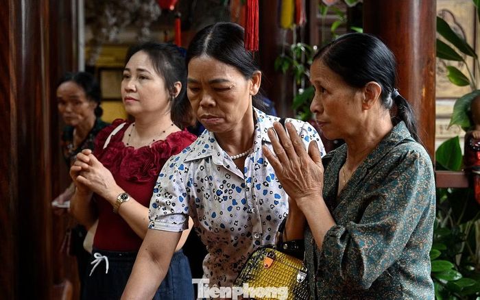 Hàng năm vào các ngày rằm, mùng 1 và dịp lễ hội, rất đông người dân và du khách thập phương đến hành hương, chiêm bái, vãn cảnh.