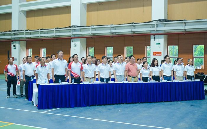 Các đại biểu tham dự hội thao.