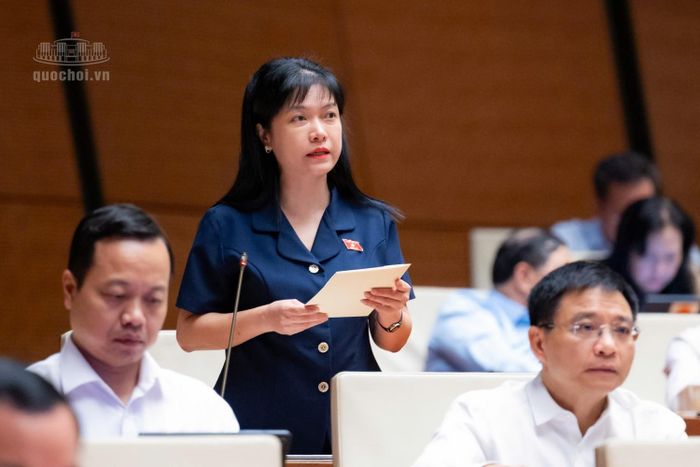 Đại biểu Tạ Thị Yên (Đoàn ĐBQH tỉnh Điện Biên) phát biểu.