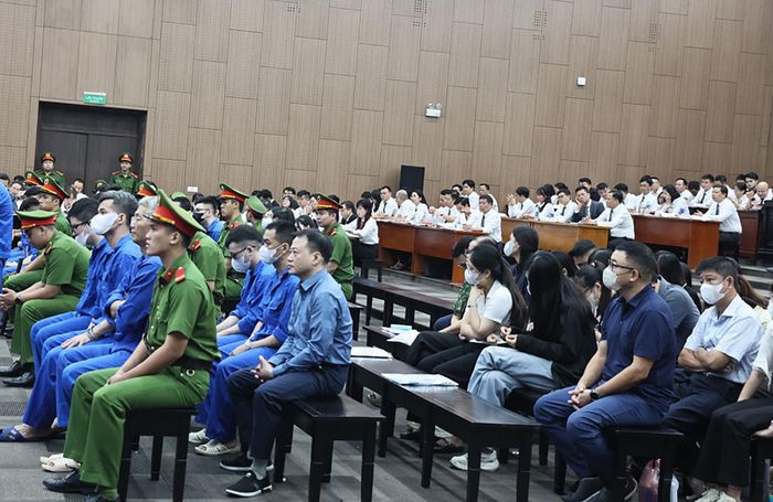 Các bị cáo tại phiên toà sáng nay.