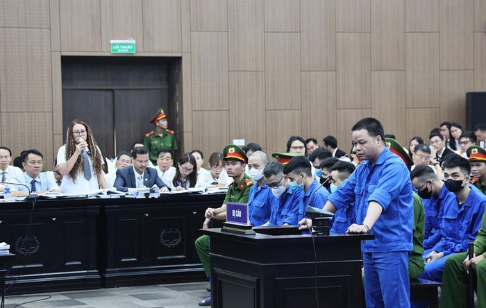 Bị cáo Lê Khắc Ngọ (Mr Hunter) trả lời các câu hỏi của luật sư tại phiên tòa sáng nay.