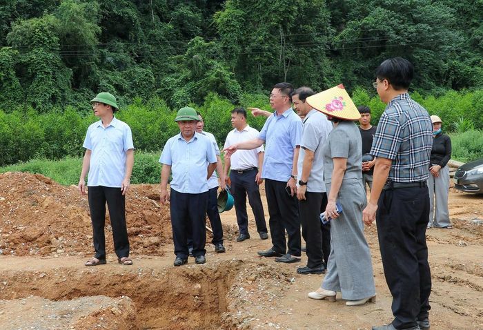 Đoàn công tác của UBND tỉnh Nghệ An đã có nhiều chỉ đạo nhằm tháo gỡ khó khăn, vướng mắc tại các dự án tái định cư. (Ảnh PT)