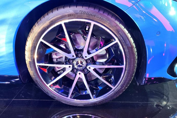 Mâm xe AMG 19 inch, lớn hơn Audi A5 Sline