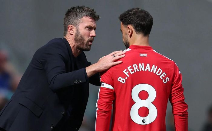 Michael Carrick đã làm lành với Bruno Fernandes - Ảnh: Times