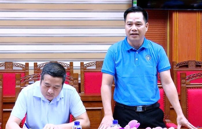  Đồng chí Tống Văn Thắng, Giám đốc Bảo hiểm xã hội cơ sở Thuận Châu phát biểu.