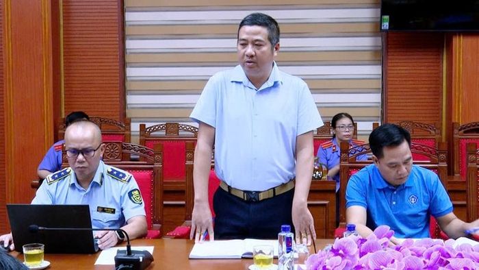 Đồng chí Ngô Quang Thành, Giám đốc Bảo hiểm xã hội cơ sở Quỳnh Nhai phát biểu.