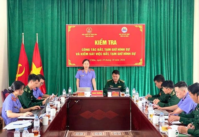 Đồng chí Vùi Thị Kim Tuyến, Phó Viện trưởng VKSND tỉnh công bố Kế hoạch kiểm tra tại Đồn Biên phòng Dào San.