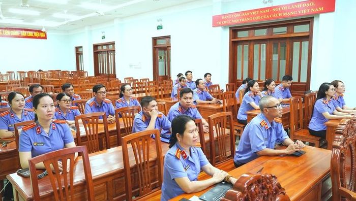  Lãnh đạo, công chức và người lao động Văn phòng tham dự buổi sinh hoạt.