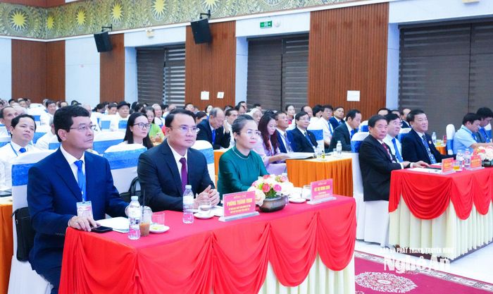 Các đồng chí lãnh đạo tỉnh tham dự đại hội. Ảnh: Mai Hoa