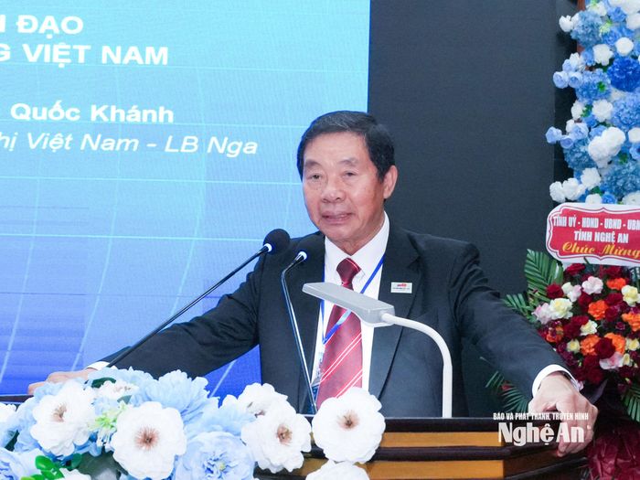 Thiếu tướng Trịnh Quốc Khánh - Phó Chủ tịch Thường trực Trung ương Hội Hữu nghị Việt Nam - Liên bang Nga phát biểu tại Đại hội. Ảnh: Mai Hoa