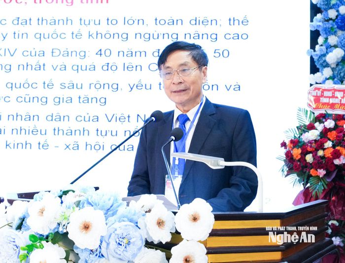 PGS. TS Nguyễn Công Khanh - Phó Chủ tịch Thường trực Hội Hữu nghị Việt Nam - Liên bang Nga tỉnh Nghệ An báo cáo kết quả hoạt động Hội nhiệm kỳ 2019 - 2026. Ảnh: Mai Hoa