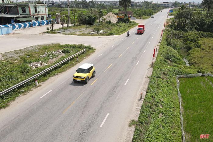 Dự án do Cục Đường bộ Việt Nam làm chủ đầu tư, dự kiến khởi công năm 2027, cơ bản hoàn thành năm 2029 và đưa vào khai thác sử dụng năm 2030. Trong ảnh: Quốc lộ 1 tuyến tránh thành phố Hà Tĩnh cũ, đoạn qua phường Hà Huy Tập, tỉnh Hà Tĩnh.