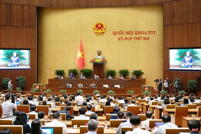 Toàn cảnh phiên thảo luận tại hội trường sáng 31/10.