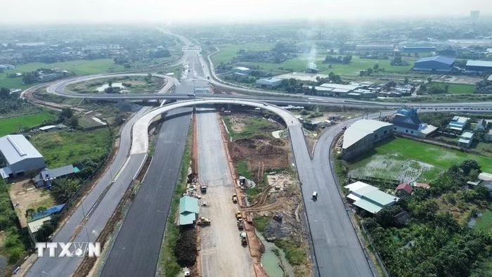 Các dự án đầu tư công được đẩy nhanh tiến độ thực hiện, giải ngân vốn nhằm góp phần tạo động lực thúc đẩy phát triển kinh tế-xã hội. (Ảnh: Bùi Giang/TTXVN)