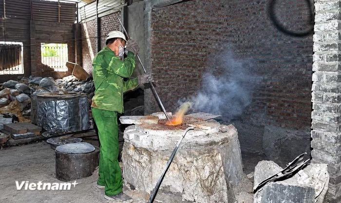 Lò đúc đồng tại làng nghề Đại Bái trước khi bị tháo dỡ. (Ảnh: Thanh Thủy/Vietnam+)