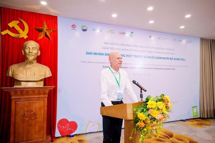 Giáo sư Bruce Neal, Viện Nghiên cứu Sức khỏe Toàn cầu George (Australia). (Ảnh: PV/Vietnam+)