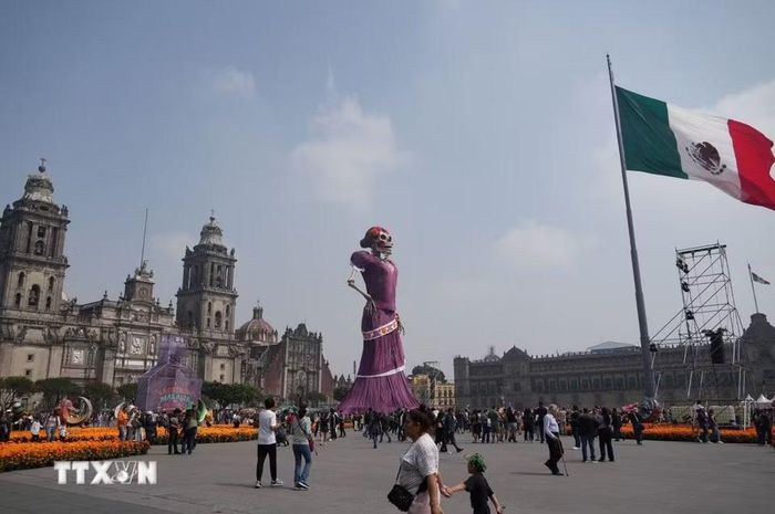 Cao 33m, công trình lập kỷ lục Guiness tượng Catrina cao nhất thế giới. (Ảnh: Phi Hùng/TTXVN)