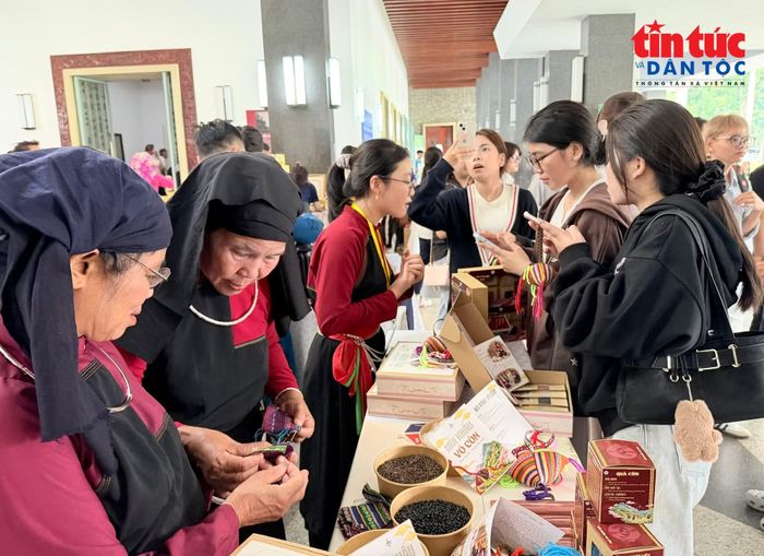 Các sản phẩm từ dự án của người dân tộc thiếu số được giới thiệu tại vòng chung kết Cuộc thi Khởi nghiệp xanh lần thứ 12 năm 2026.
