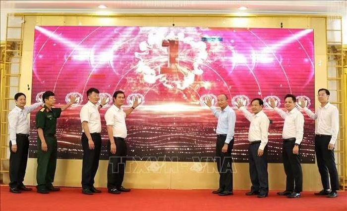 Thực hiện nghi thức phát động giải Giải báo chí “Trọn nghĩa tri ân – Vẹn tình đồng đội”.