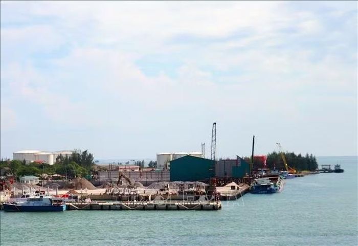 UBND tỉnh Quảng Trị phê duyệt chủ trương đầu tư dự án nâng cấp, mở rộng Quốc lộ 9 đoạn từ cảng Cửa Việt đến Quốc lộ 1. Ảnh: Tường Vi/TTXVN