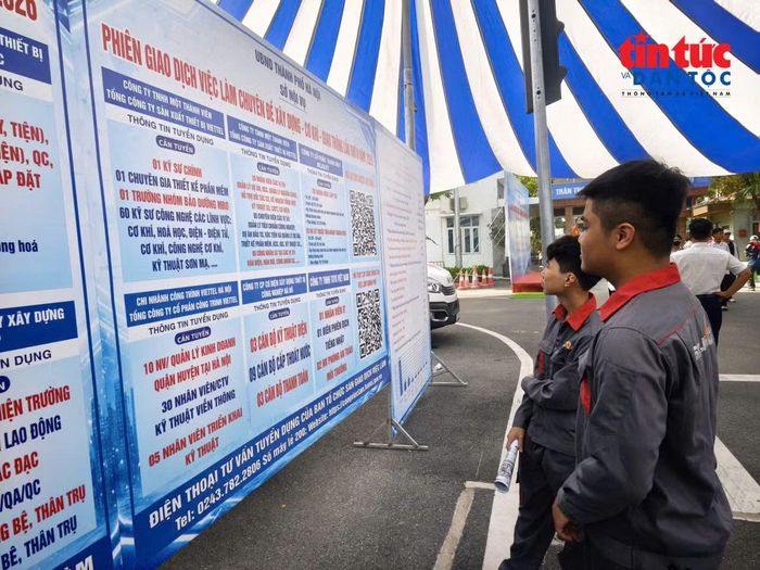 Phi Hữu Chiến, Trường trung cấp nghề giao thông công chính Hà Nội tìm hiểu thông tin tuyển dụng các doanh nghiệp tham gia phiên giao dịch việc làm chuyên đề.