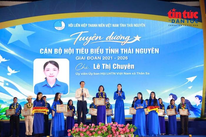 Cô Chuyên được tuyên dương là cán bộ Hội Liên hiệp Thanh niên Việt Nam tỉnh Thái Nguyên tiêu biểu.
