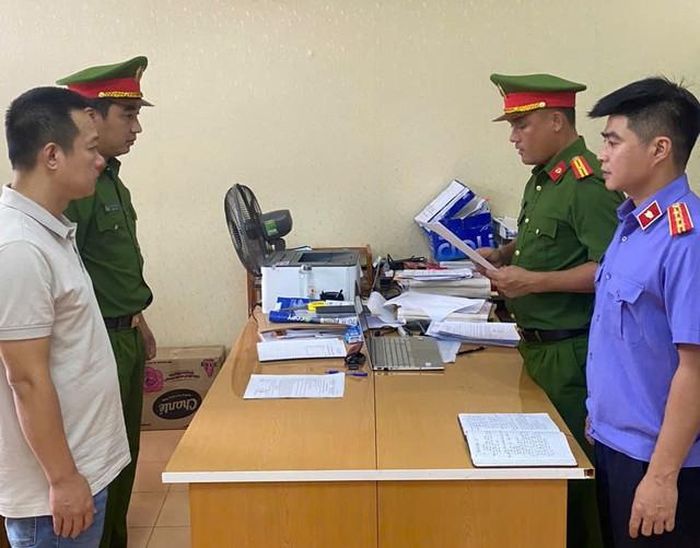 Phạm Trường Giang và 2 đối tượng đã bị khởi tố về tội “Mua bán trái phép hóa đơn” với tổng giá trị hàng hóa ghi trên hóa đơn hơn 11 tỷ đồng, số tiền thuế giá trị gia tăng hơn 950 triệu đồng. Ảnh CAHT.