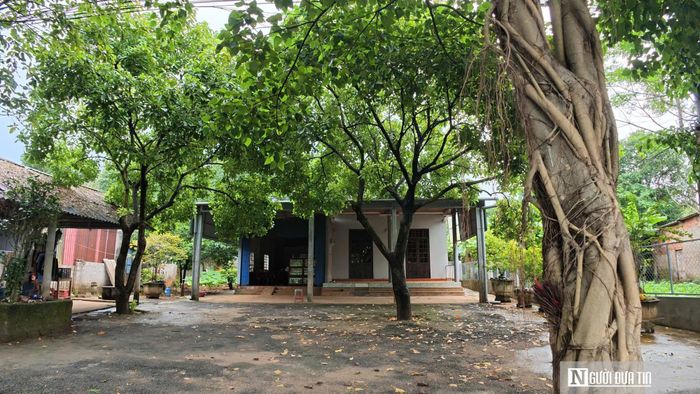 Vì đất chưa có sổ đỏ nên nhiều gia đình không thể sửa sang nhà cửa.