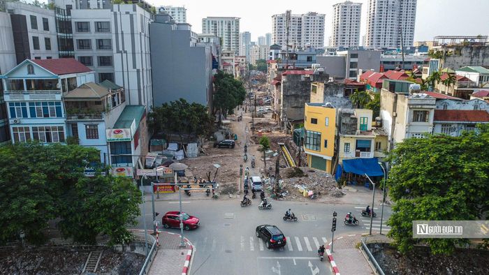 Cuối tháng 8/2026, UBND phường Cầu Giấy hoàn thành công tác giải phóng mặt bằng để thực hiện dự án cải tạo, mở rộng ngõ 381 Nguyễn Khang đoạn từ phố Thành Thái đến đường Nguyễn Khang, thông với Vành đai 2,5.