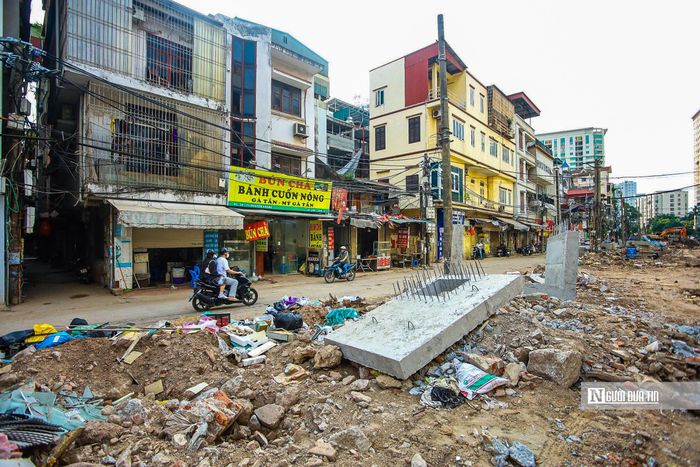 Dự án còn đầu tư hệ thống chiếu sáng, cây xanh và hệ thống thoát nước, đấu nối với mạng lưới thoát nước chung của thành phố. Việc đầu tư đồng bộ hệ thống thoát nước được kỳ vọng cải thiện khả năng tiêu thoát nước tại ngõ 381 Nguyễn Khang và khu vực phố Hoa Bằng, nơi tình trạng úng ngập đã tồn tại trong nhiều năm.