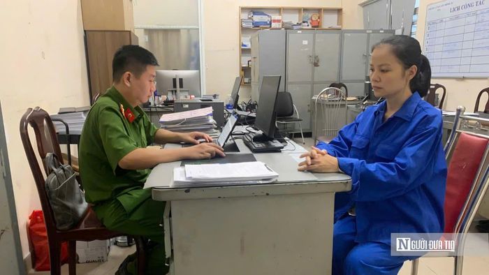 Đối tượng Đinh Thị Hiền Vy làm việc với Cơ quan điều tra. (ảnh Công an Đồng Nai)