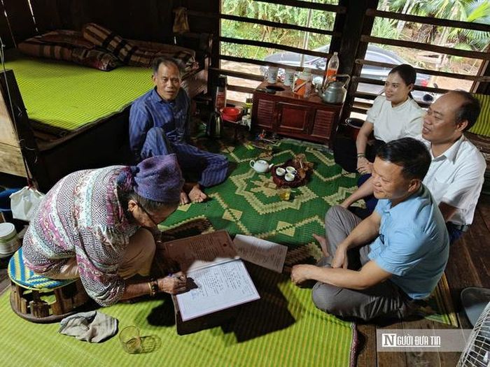Người dân một số thôn trên địa bàn xã Xuân Chinh vẫn còn thiếu nhu cầu thiết yếu về điện và nước.
