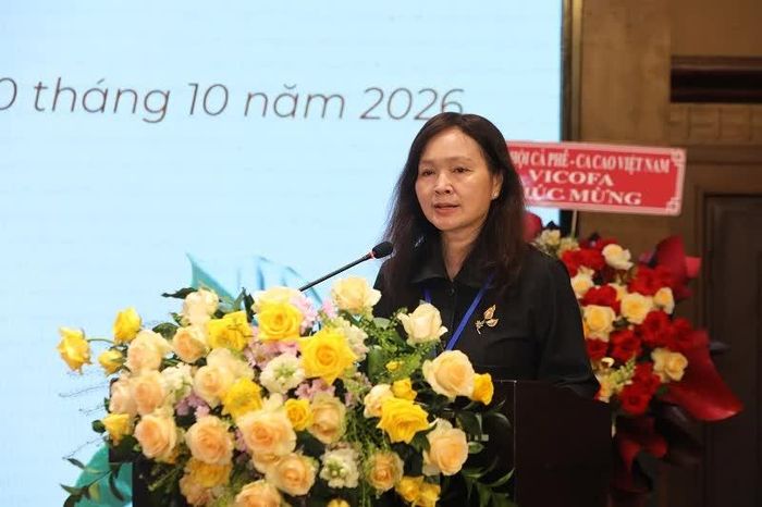 Bà Nguyễn Thị Minh Châu - Tổng Thư ký Hiệp hội Cà phê - Ca cao Việt Nam, chia sẻ thông tin tại đại hội.