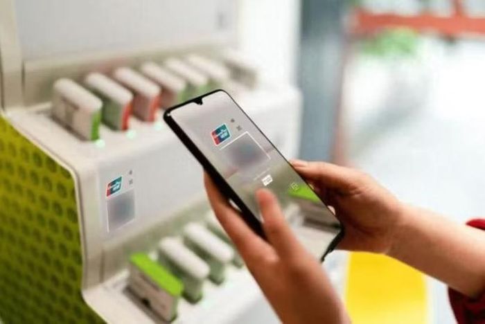 Nhờ người khác quyết định việc mua sắm đang là trào lưu lạ trong giới trẻ Trung Quốc. Ảnh: 36Kr.
