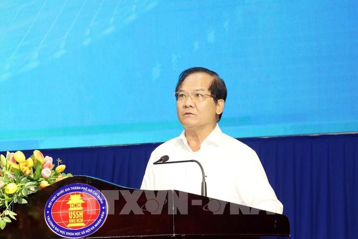 Ông Trần Văn Khuyên, Phó Trưởng Ban Tuyên giáo Thành ủy Thành phố Hồ Chí Minh phát biểu tại Hội thảo. Ảnh: Tiến Lực - TTXVN