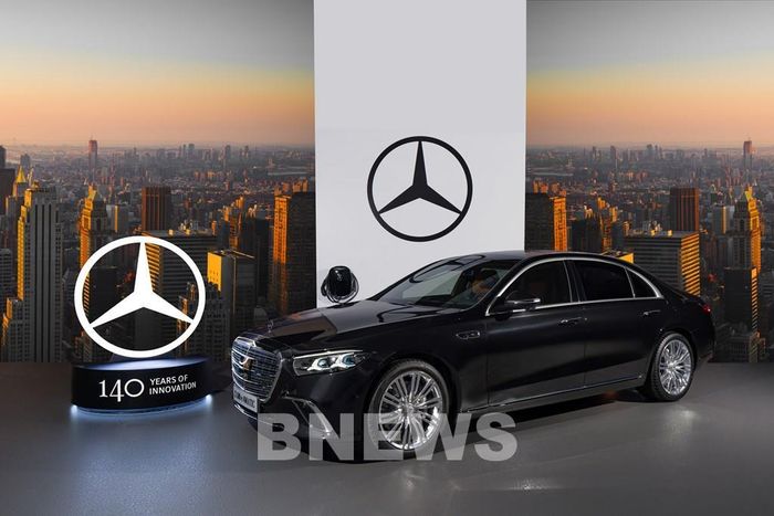 Mercedes-Maybach S 580 e FL về Việt Nam có giá bán 8,899 tỷ đồng, giá cao nhất trong 5 mẫu xe điện hóa của Mercedes-Benz Việt Nam ra mắt lần này