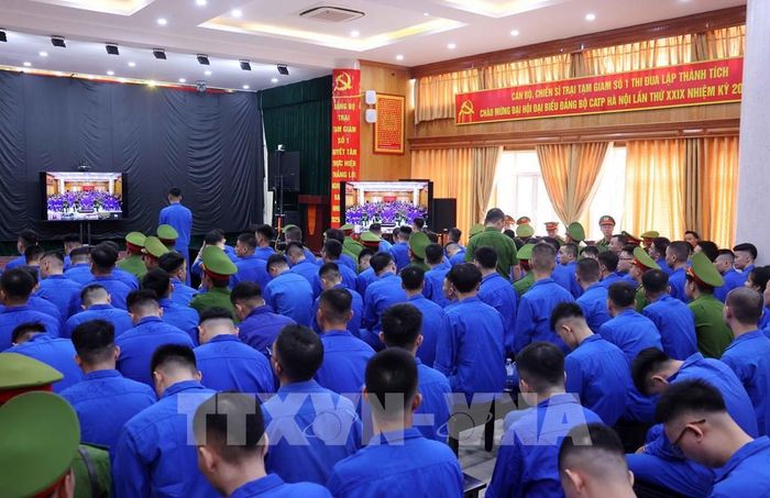 Xét xử vụ án Mr Pips và 187 đồng phạm tại điểm cầu hội trường Trại tạm giam số 1 (Công an Hà Nội). Ảnh: Văn Điệp – TTXVN