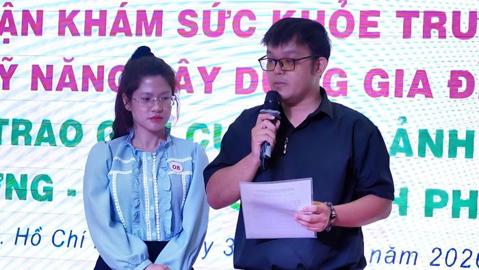 Bạn Đỗ Nam Hoàng và Dương Thị Thanh Tâm, đại diện cho 203 cặp đôi, chia sẻ tại chương trình