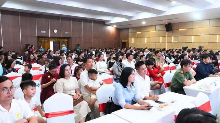 Các đại biểu cùng 203 cặp đôi tham gia chương trình