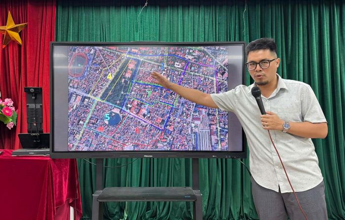 TS. Lê Minh Sơn, Khoa Kiến trúc, Đô thị và Khoa học bền vững (Trường Khoa học liên ngành và Nghệ thuật), giới thiệu về 7 phân khu tại phường Văn Miếu – Quốc Tử Giám tương ứng với 7 nhóm sinh viên nghiên cứu, đề xuất quy hoạch. 