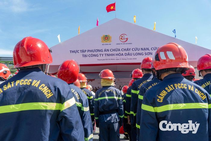 Cuộc diễn tập huy động 2.571 người, 147 phương tiện các loại và 6 động vật nghiệp vụ. Trong đó có 27 xe chữa cháy, 23 xe chỉ huy, 8 xe thang, 5 xe cứu nạn, cứu hộ, 12 xe cứu thương, 6 robot chữa cháy và 8 tàu chữa cháy. Lực lượng tham gia gồm các đơn vị thuộc Bộ Công an, Bộ Quốc phòng, Công an TP.HCM, Công an TP Đồng Nai, Công an tỉnh Tây Ninh, lực lượng hàng hải, y tế và các đơn vị thuộc Cụm quy chế an toàn PCCC và CNCH.
