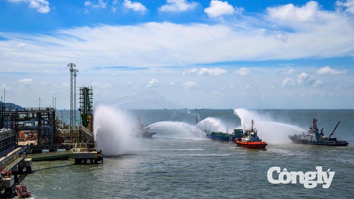 Thông qua việc kiểm tra khả năng phát hiện sớm, kiểm soát sự cố và phối hợp giữa LSP với các cơ quan chức năng, cuộc diễn tập góp phần hạn chế nguy cơ cháy lan, hóa chất phát tán ra ngoài cơ sở, sự cố tràn đổ ảnh hưởng đến vùng nước xung quanh, đồng thời nhận diện những bất cập để hoàn thiện quy trình ứng phó, công tác huấn luyện, qua đó bảo vệ an toàn cho cộng đồng và môi trường.