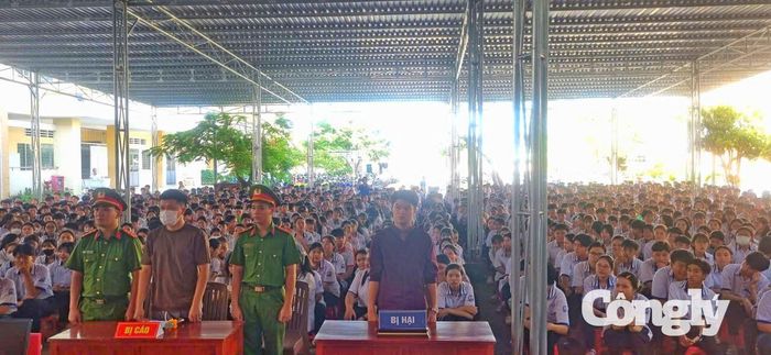 Phiên tòa giả định thu hút sự quan tâm., tham dự của hơn 1.200 em học sinh
