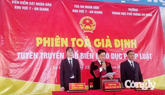 Hội đồng xét xử tuyên án
