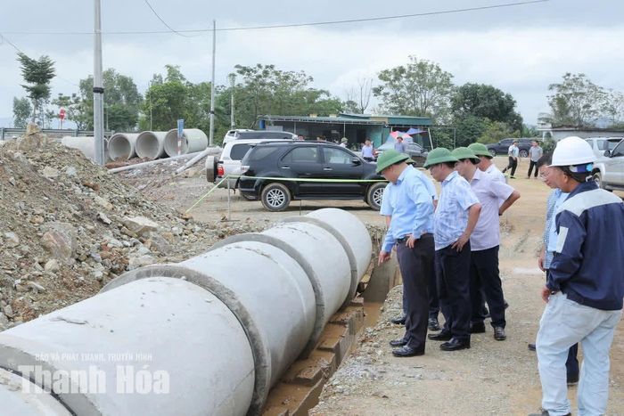 Phó Chủ tịch Thường trực UBND tỉnh Mai Xuân Liêm kiểm tra tiến độ Dự án Phát triển tổng hợp các đô thị động lực - Tiểu dự án đô thị Tĩnh Gia.
